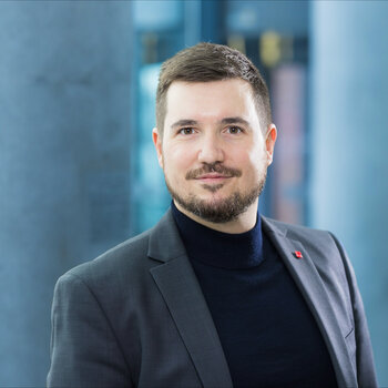 Bild zeigt Jacob Schellenberg | Postbank Hamburg